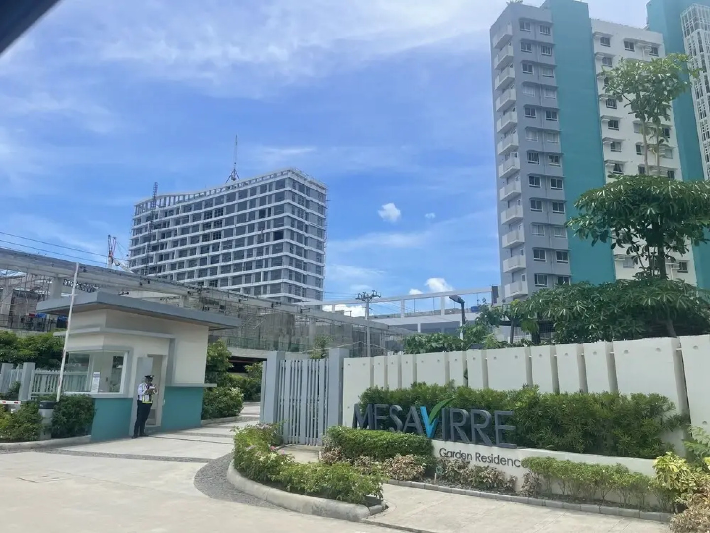 Mesavirre Bacolod | Elegantly Furnished 1BDM w/Balcony @ LOPEZ LUX.