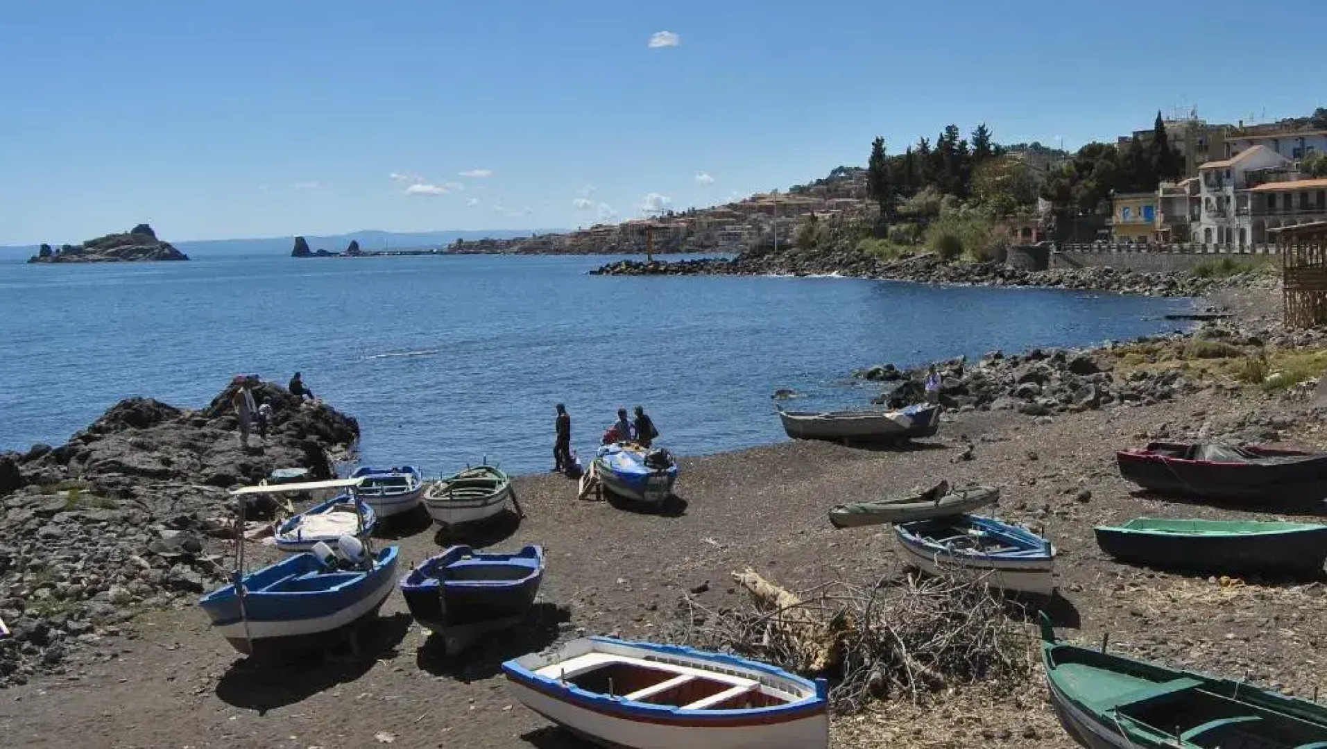 andrew's apartment - mulinia residence