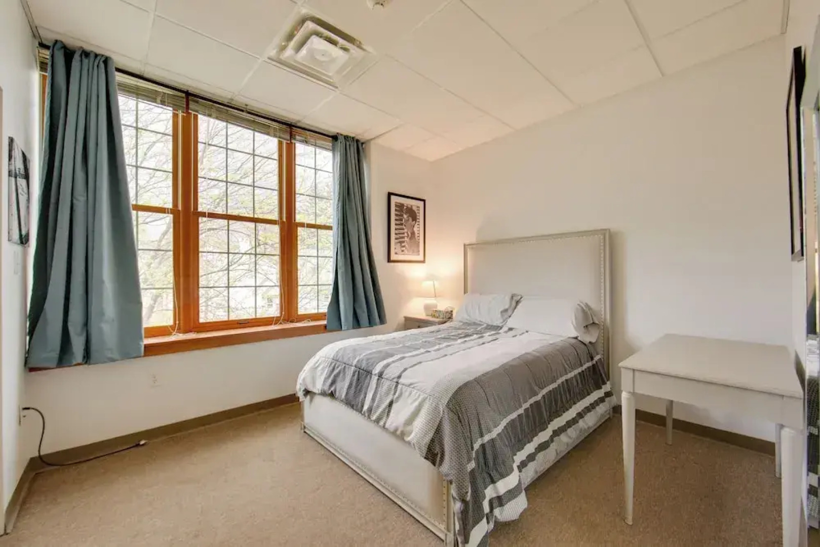 20 Mi to Dtwn Pittsburgh: Pet-friendly Apartment