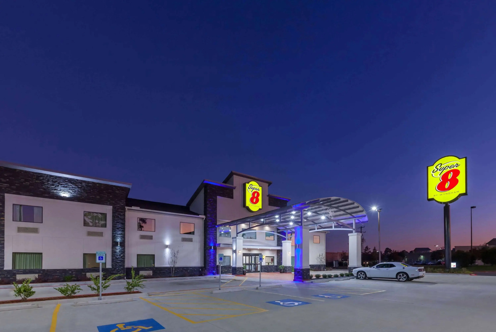 Super 8 by Wyndham Kingwood Houston North