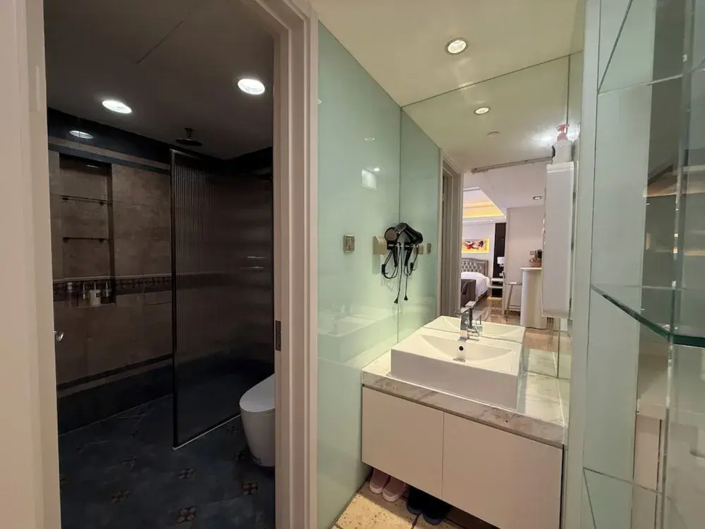 Twin Creek Lodge 7 Bedroom Home by RedAwning