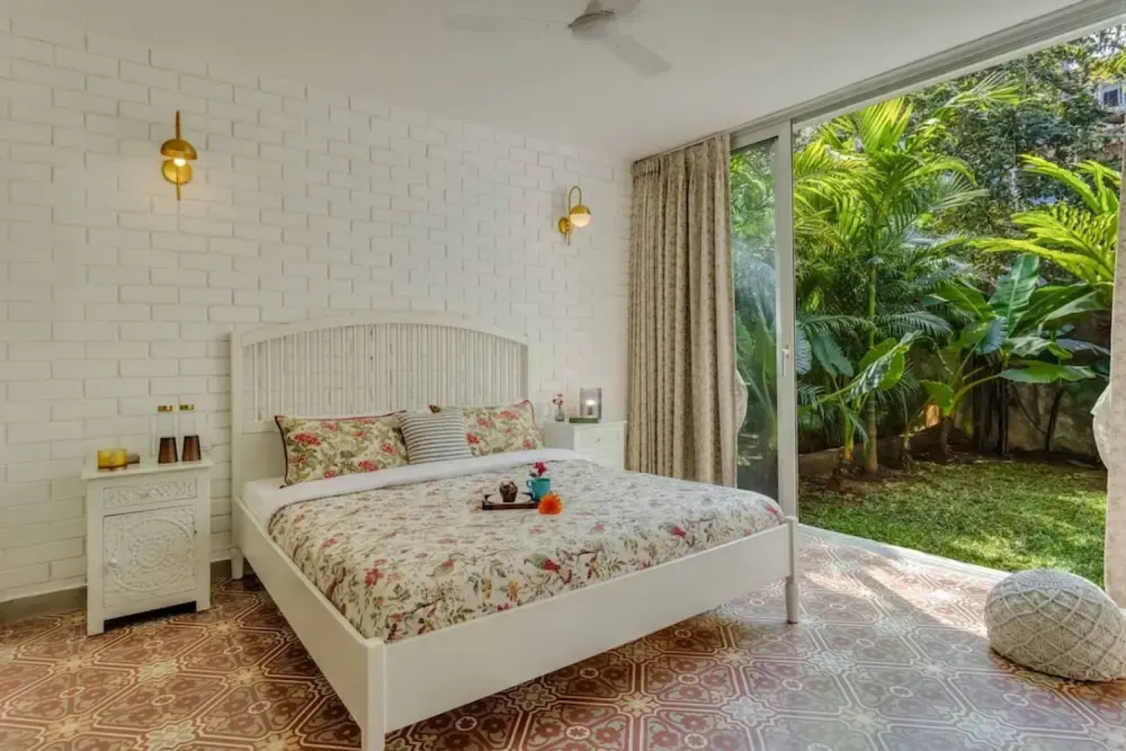 Stylish 2BR w Pool Near Candolim and Coco Beach