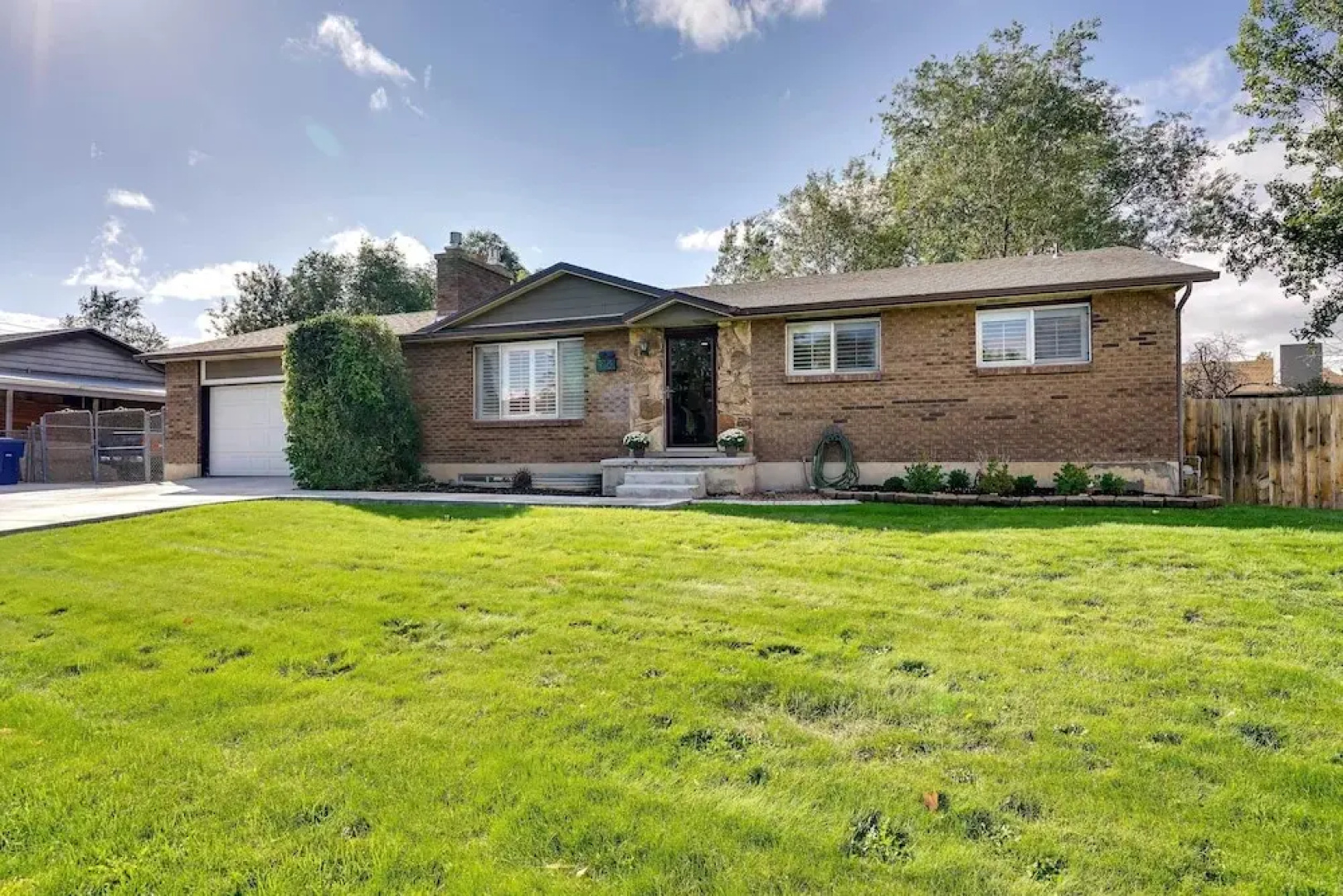 Updated Ranch Apartment w/ Deck - 9 Mi to Downtown