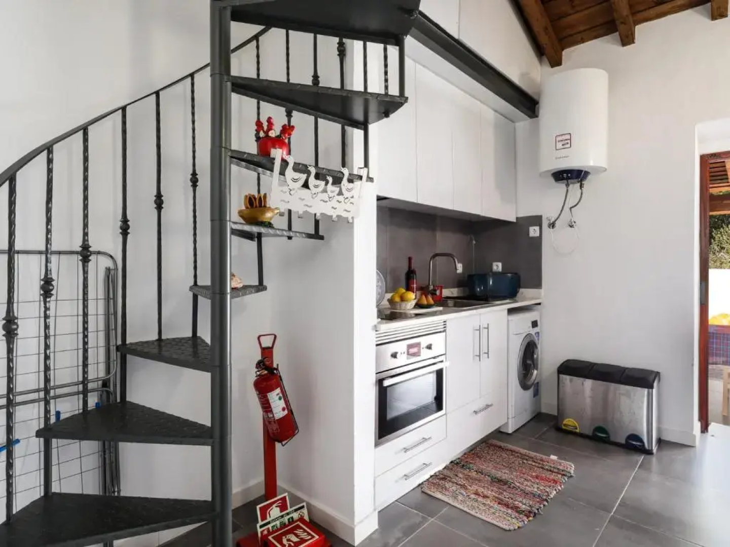 Casa da Fonte / Fountain House
