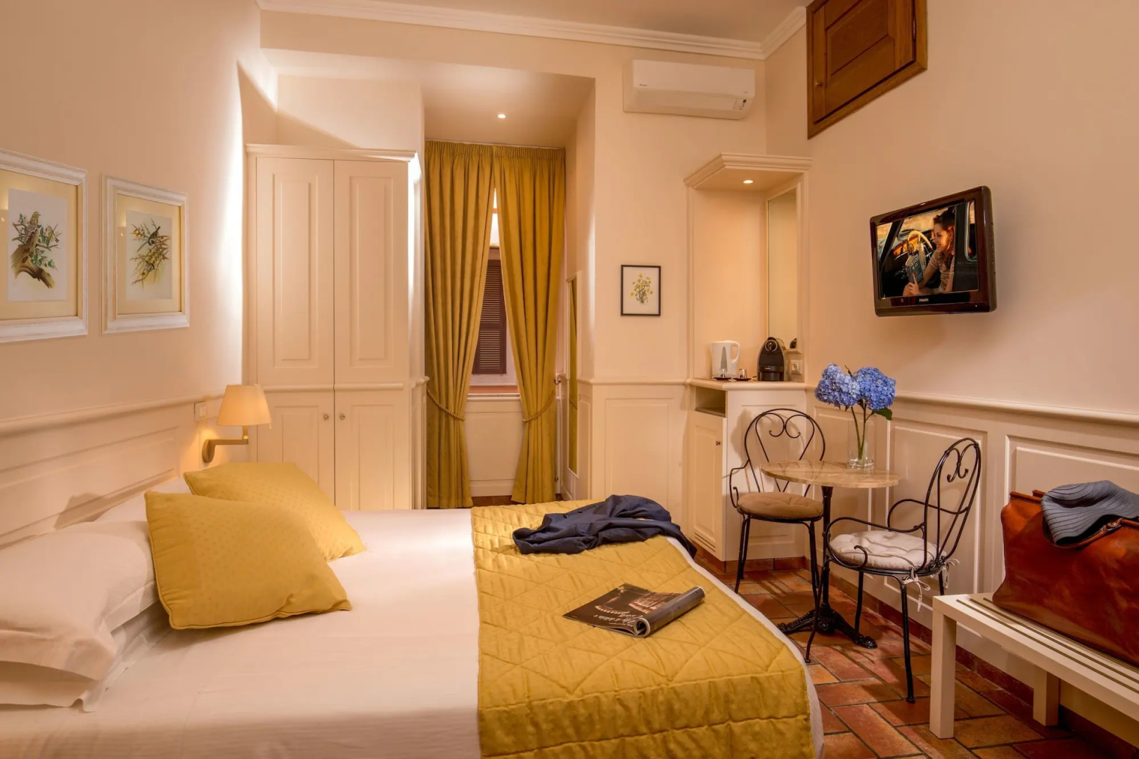 Aenea Superior Inn