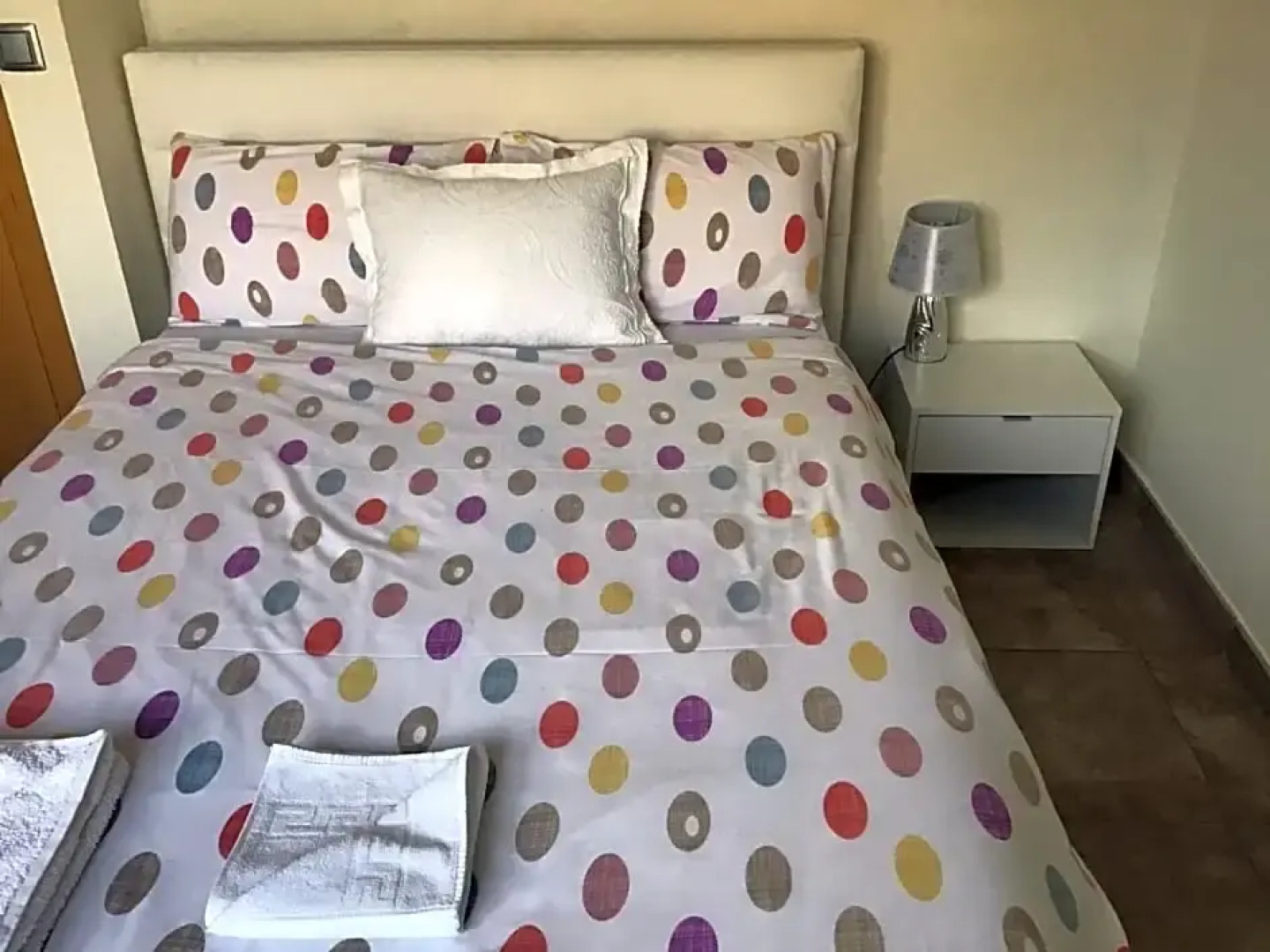 Double Room with Shared Bathroom and Shared Communal Areas R4