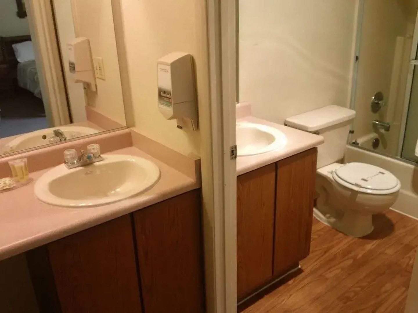 Bonnie Springs Ranch Motel