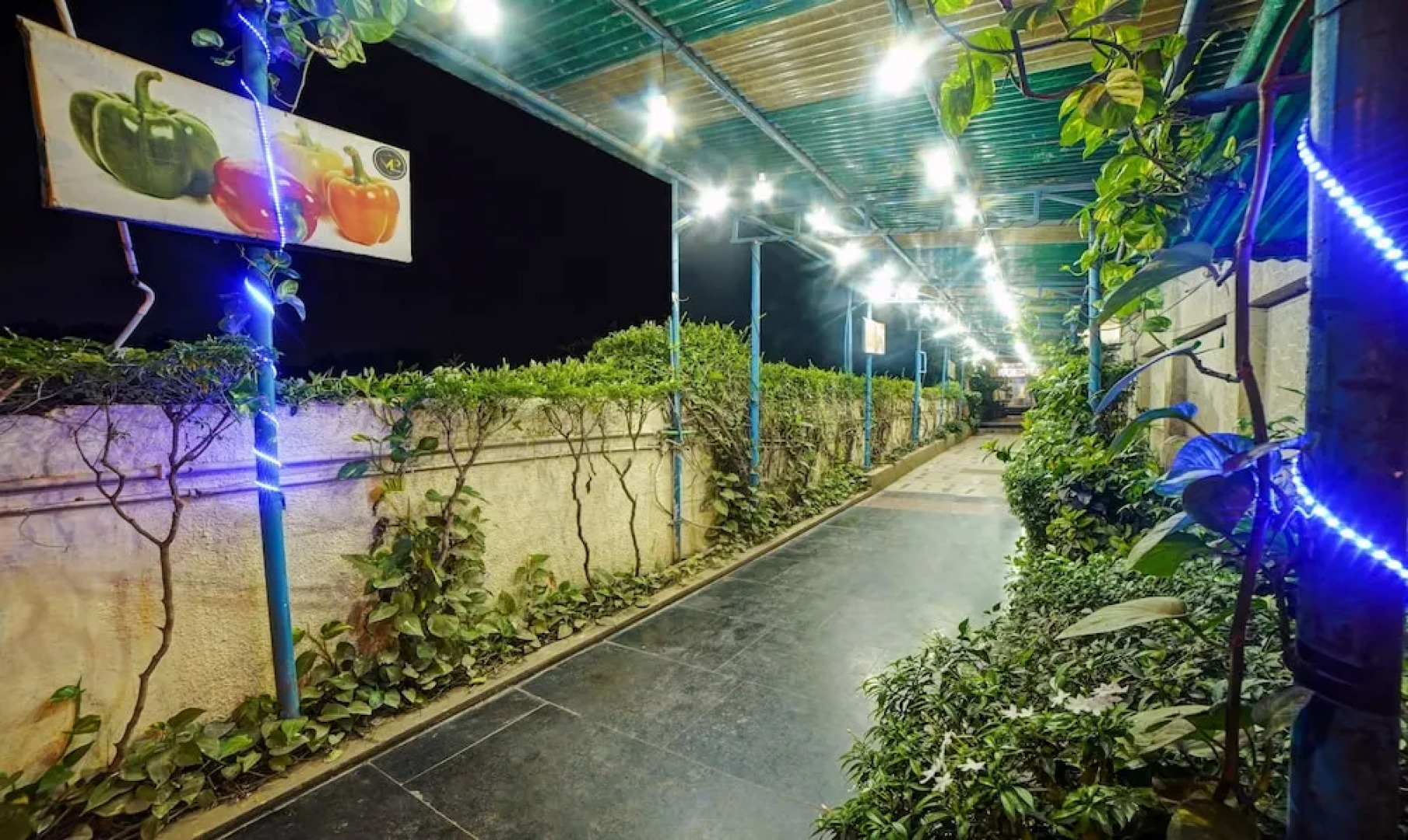 Townhouse OAK Hotel MP Inn