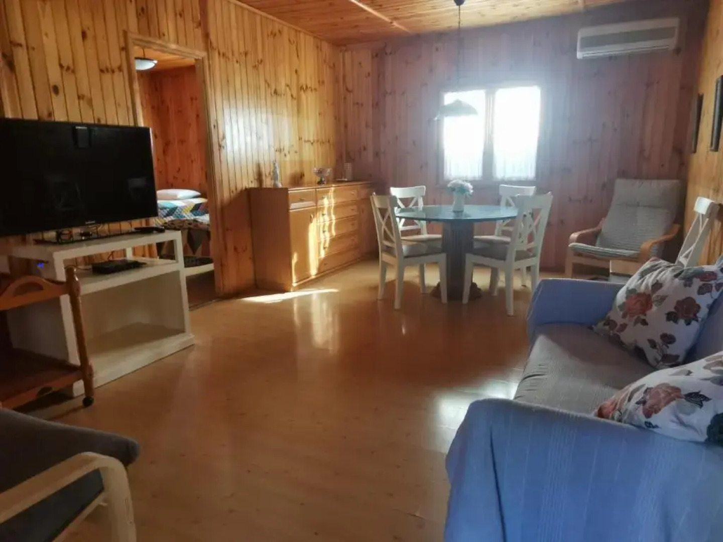Bungalow con piscina en camping privado cerca de la playa de Torre del Mar Ideal familias