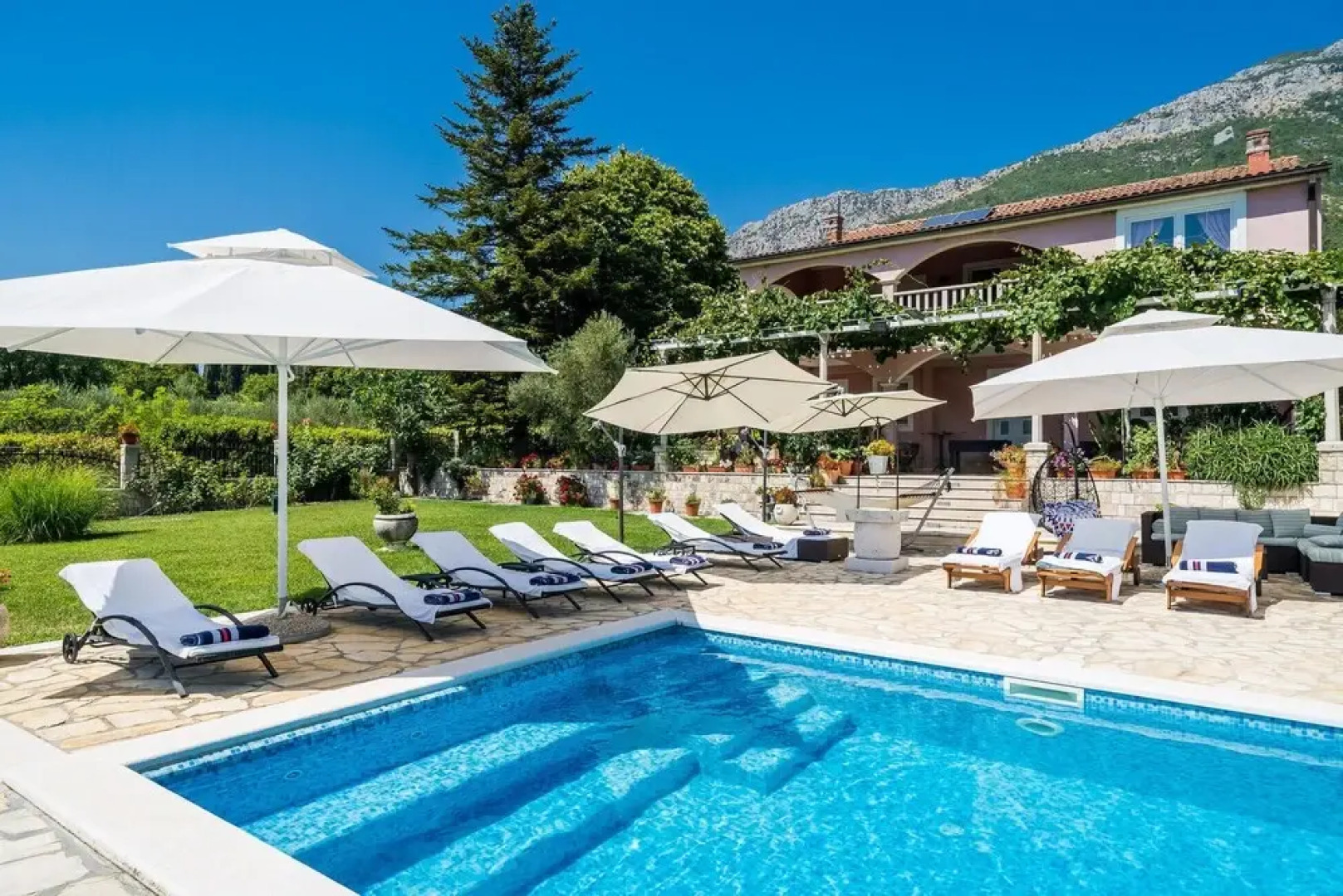 Awesome Home in Gruda with Outdoor Swimming Pool, Hot Tub & 4 Bedrooms