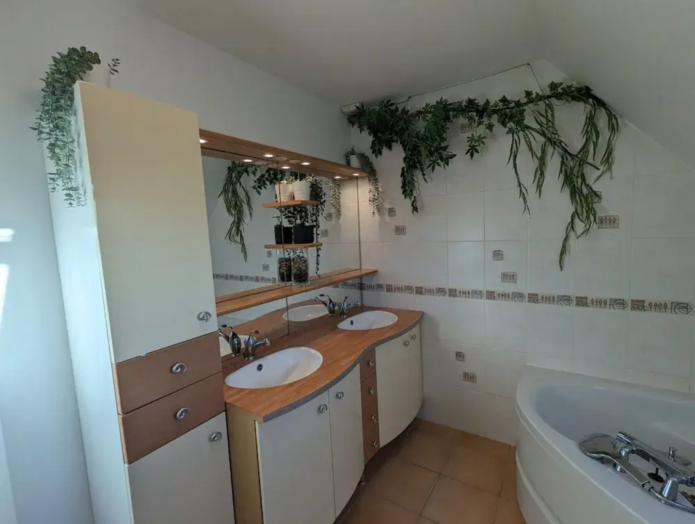 Pretty Family House Near the Beach