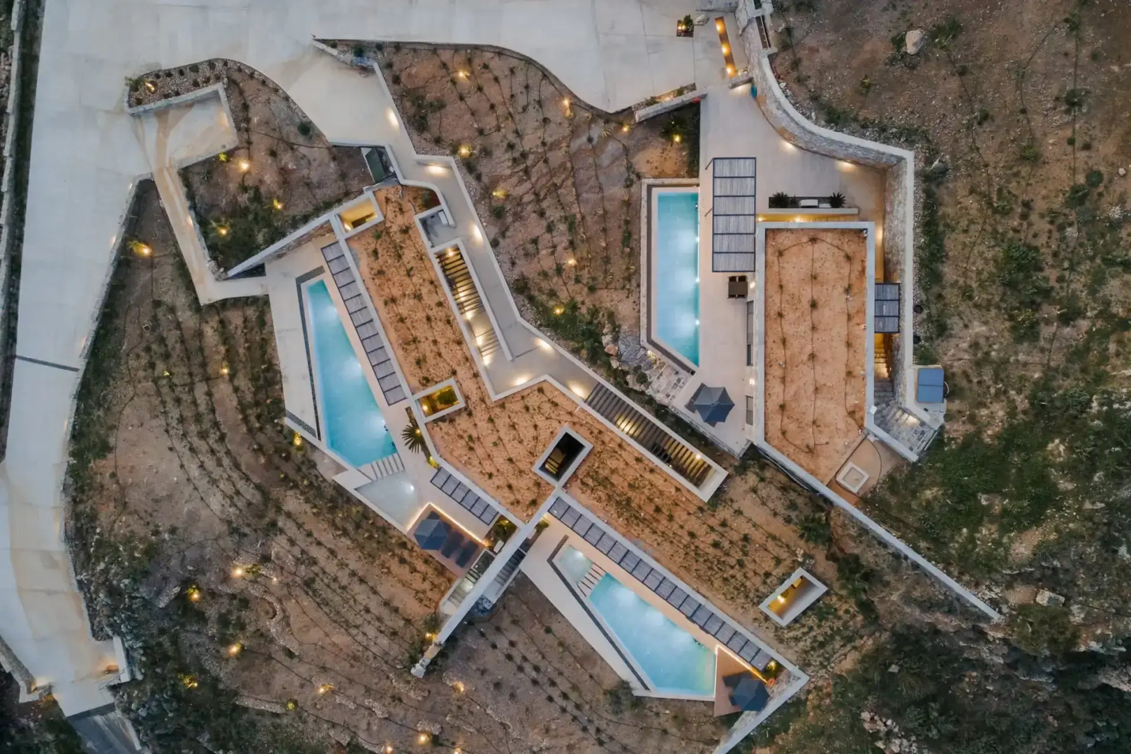 Neromai Cave Luxury Villas