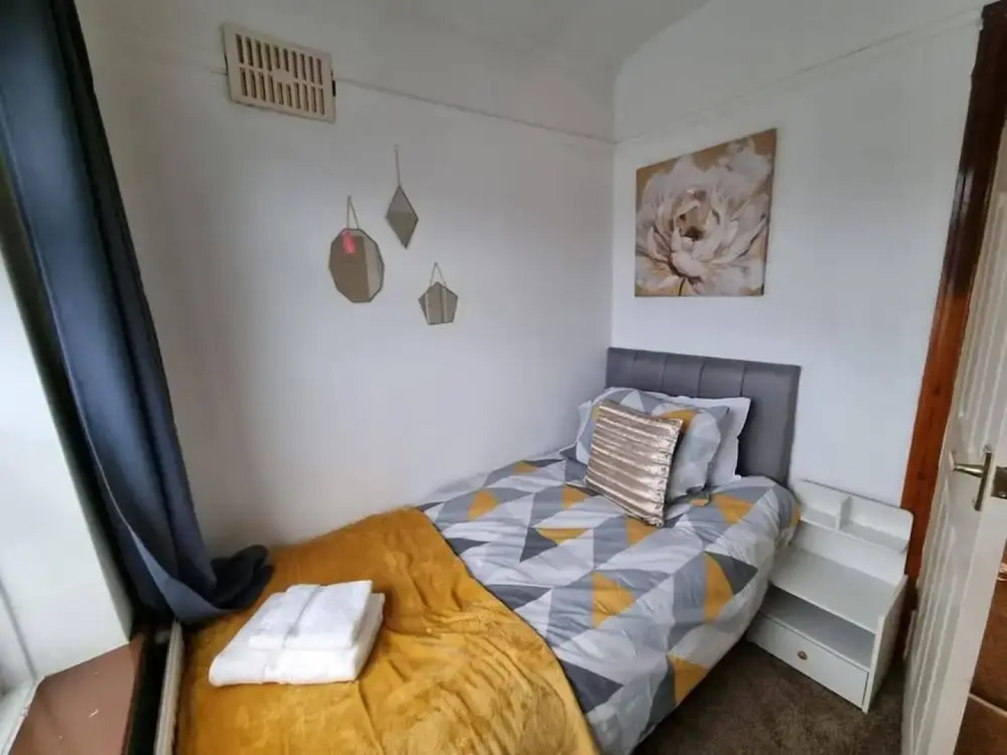 3 Bed Spacious House With Parking