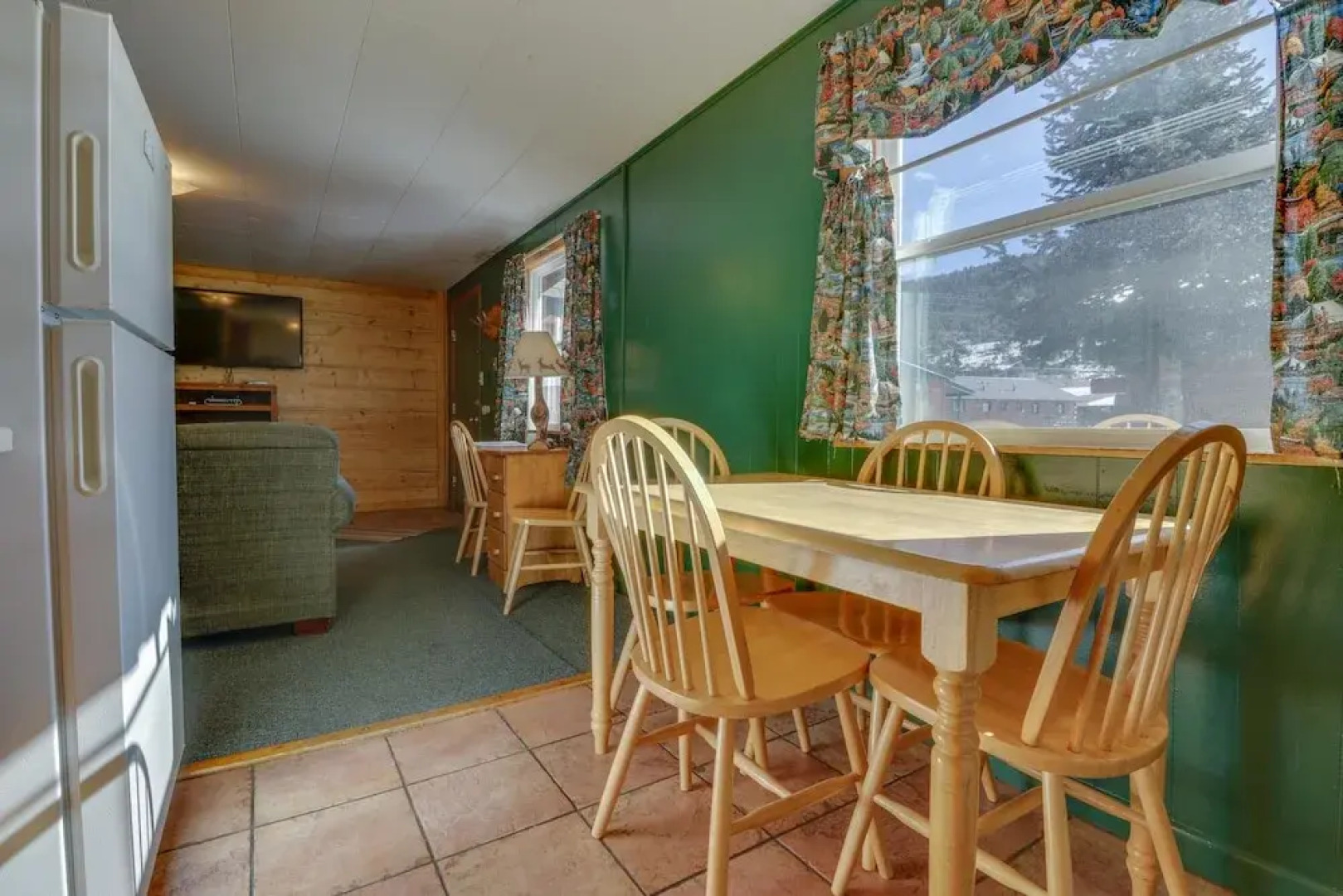 Foothills Lodge and Cabins