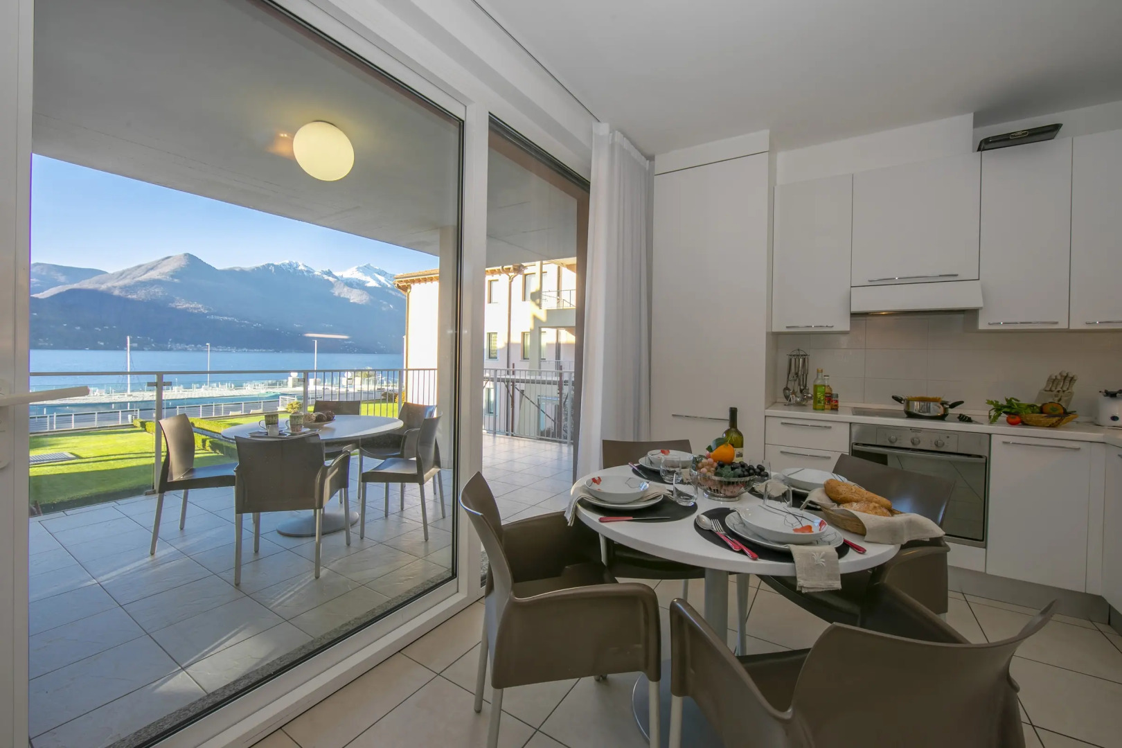 Vista di Maccagno Fantastico Pool