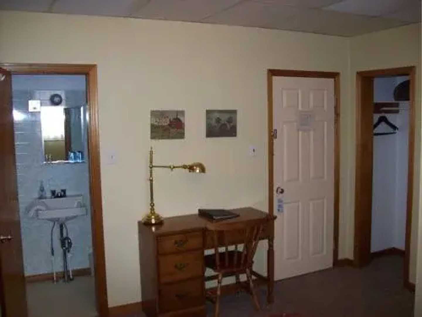 Loyalist Inn & Suites