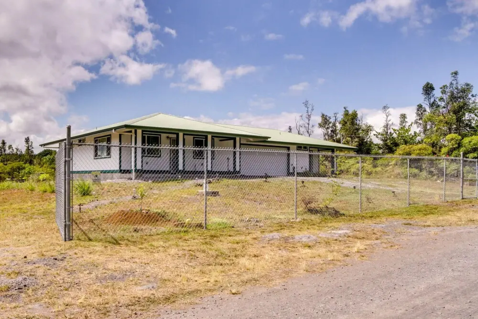 Cozy Keaau Vacation Rental - 1 Mi to Ocean!