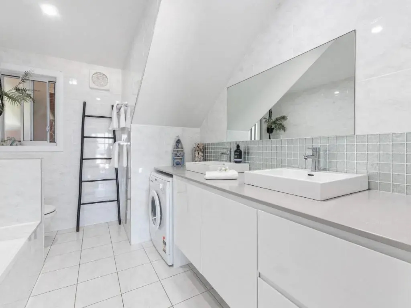 HARRINGTON Gerroa 4pm check out Sundays