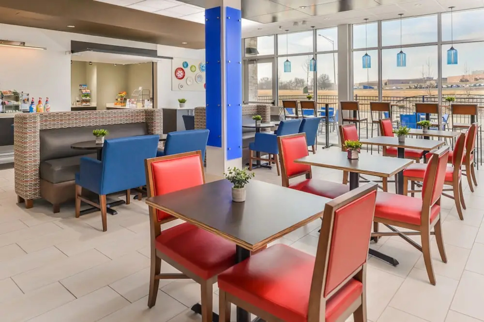 Holiday Inn Express & Suites Kansas City - Lee's Summit, an IHG Hotel
