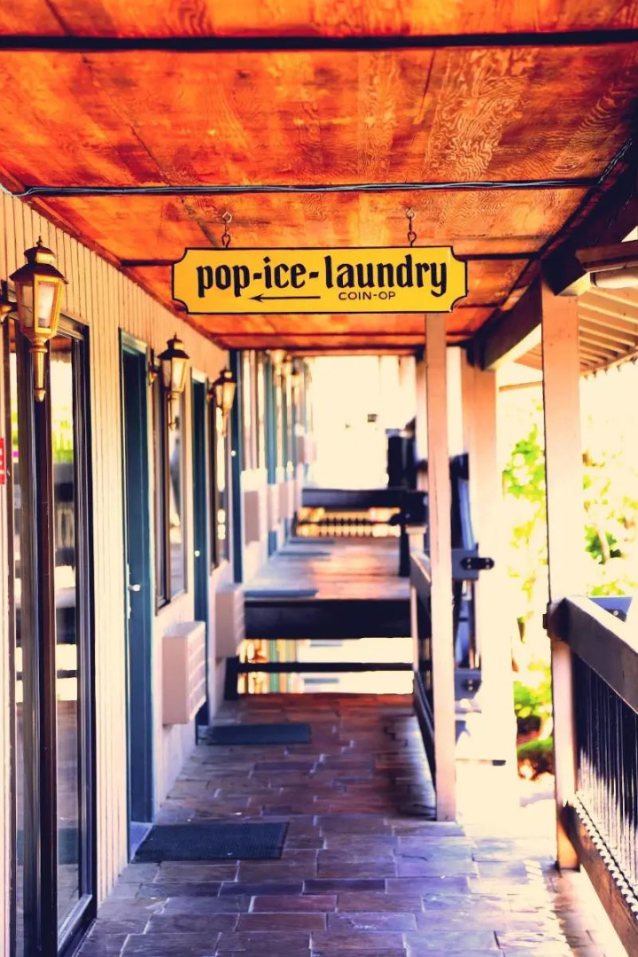 Coachman Inn & Suites