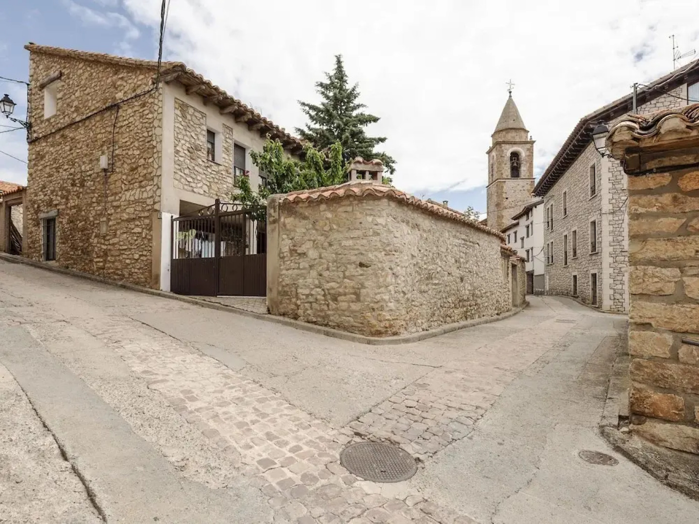 Voguish Apartment in Gudar With Heating