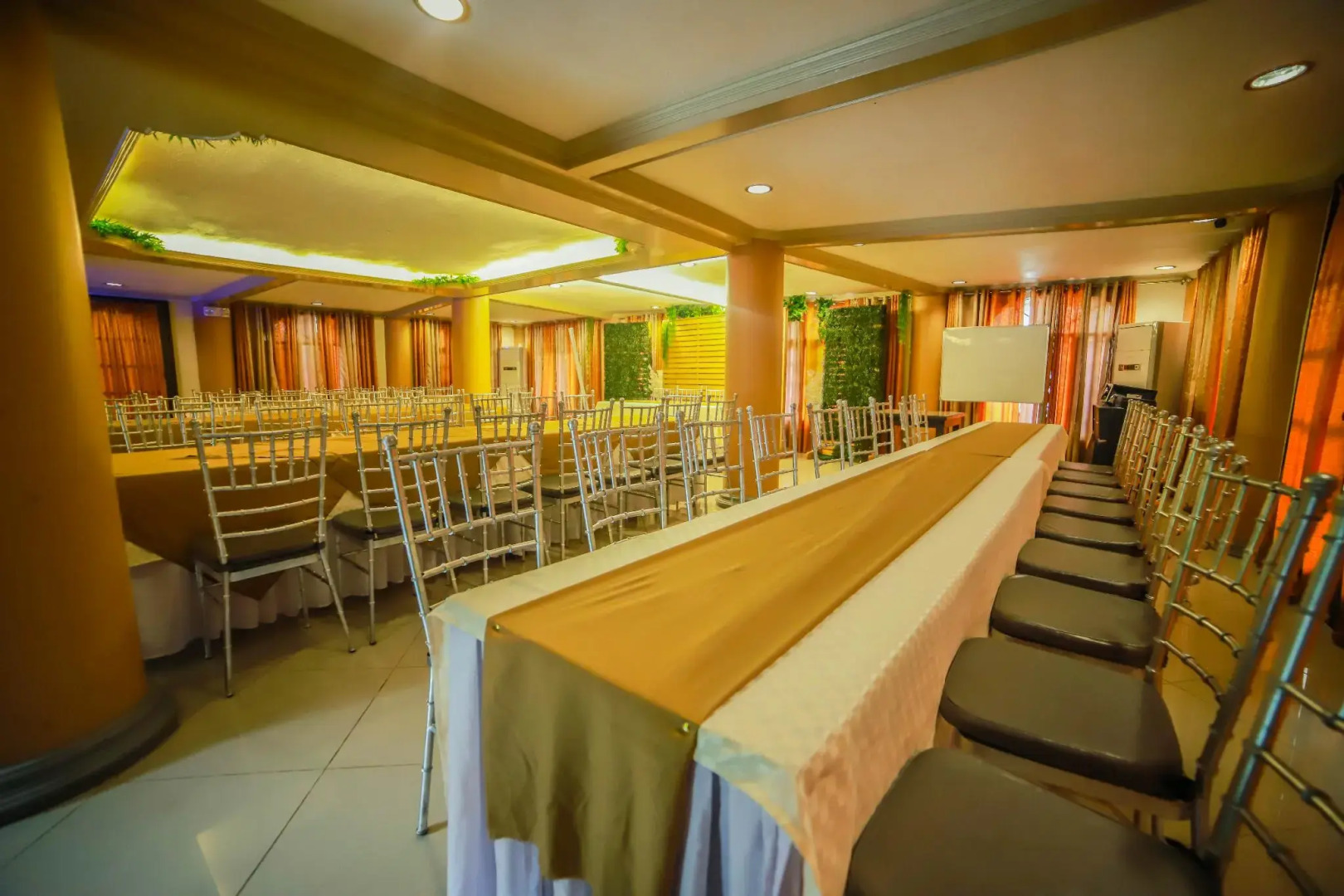 Villa Esmeralda Bryan's Resort Hotel and Restaurant