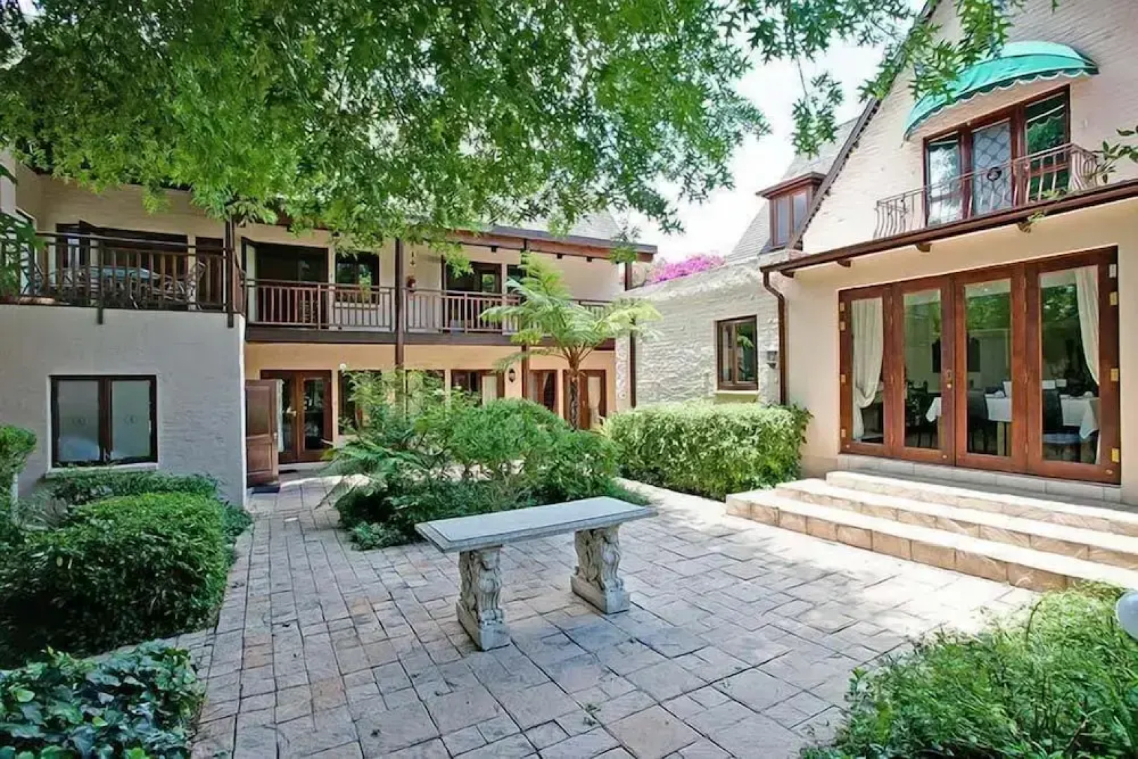 NO66 Sandton Lodge