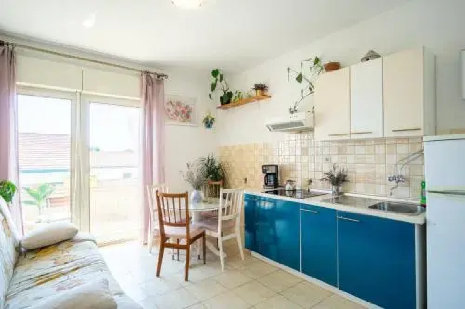 Spacious apartment by the sea 8+4