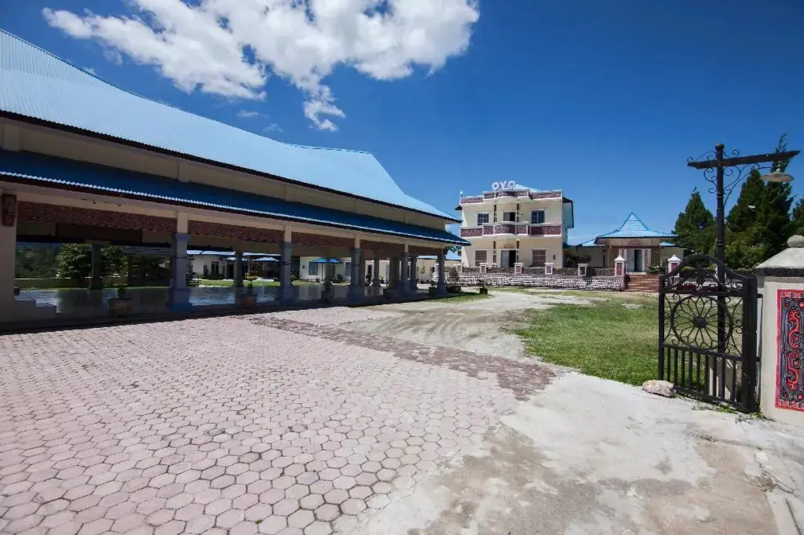 OYO 719 Penginapan Panatapan Almonsari Resort