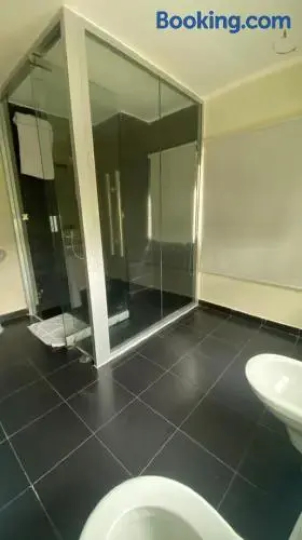 16 Quartos disponíveis - Edifício Piramide