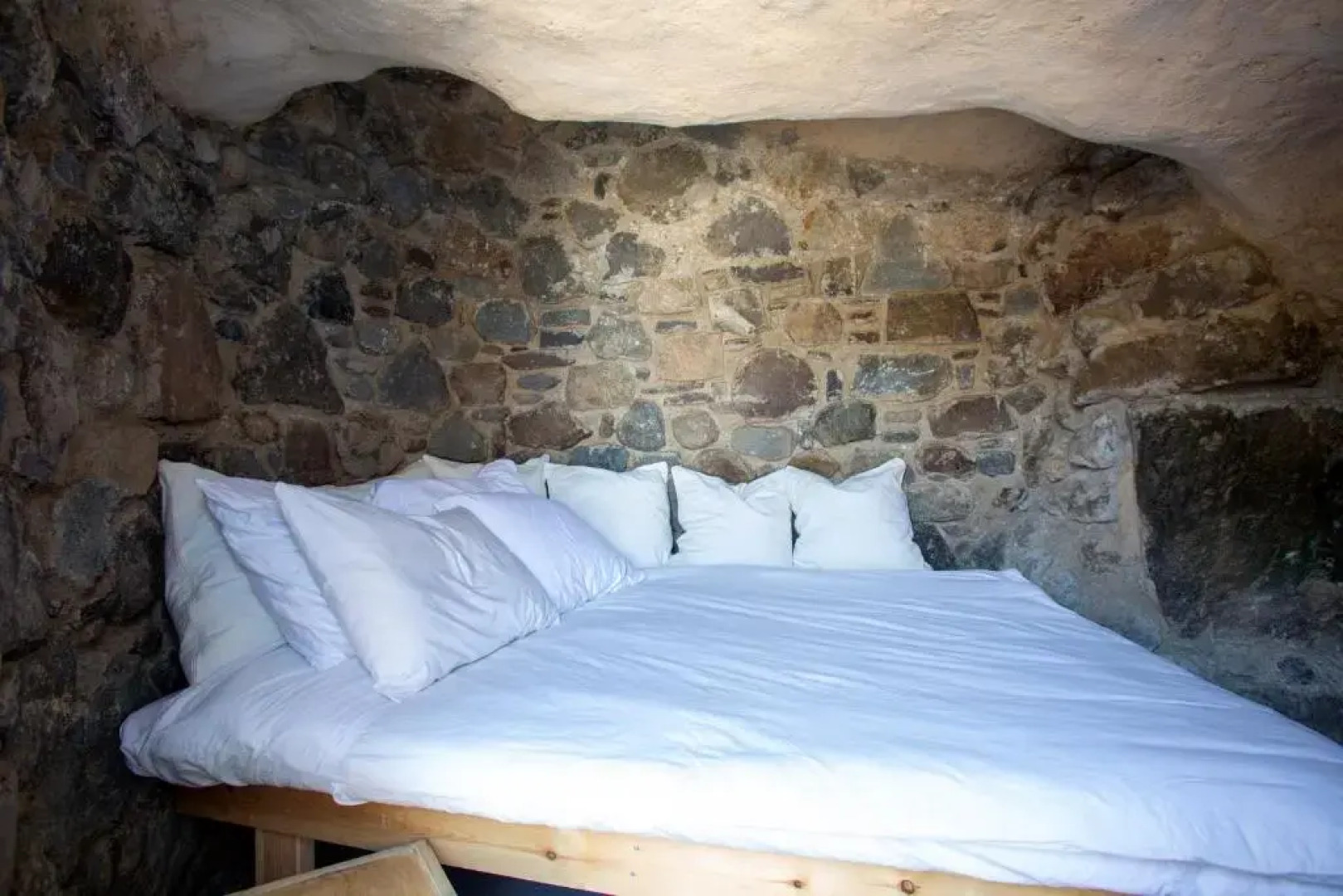 My Old Stone House in a 2 000 sqm private garden with Fab Glamping Tent