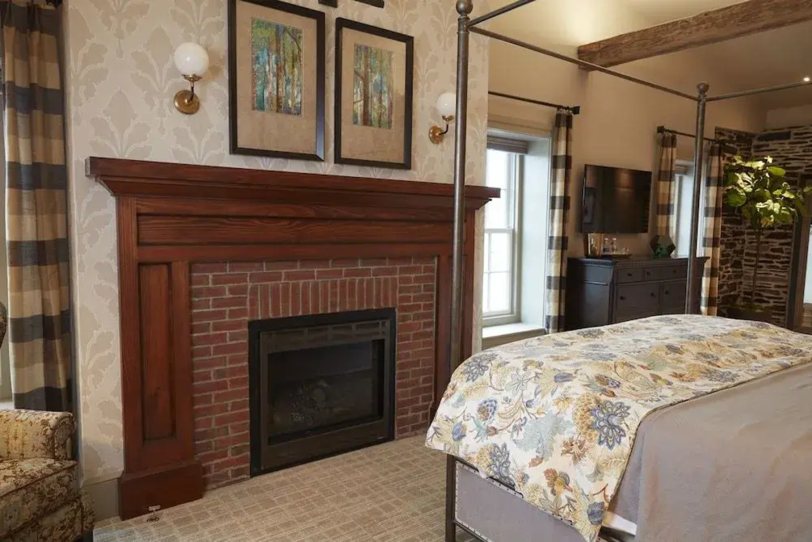 Farmer's Creekside Tavern & Inn