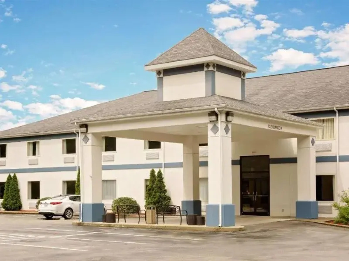 Days Inn West Liberty