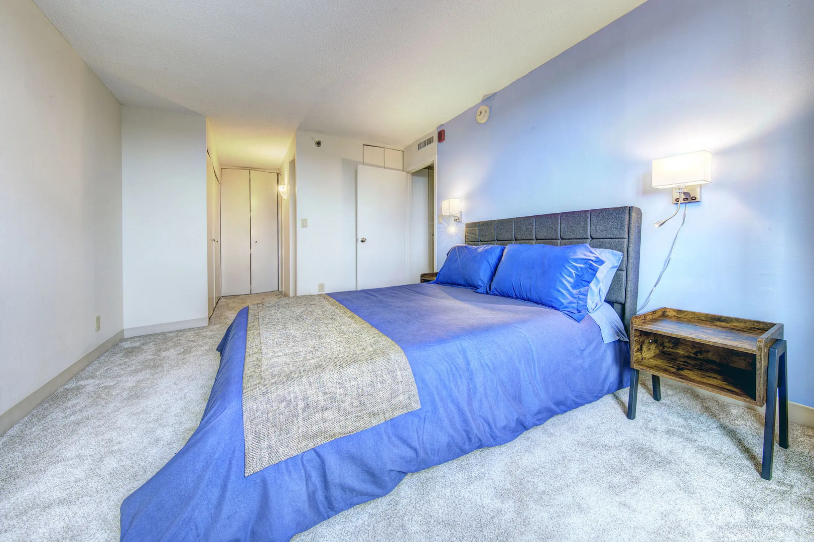 Spacious Back Bay Condo with Great Amenities!