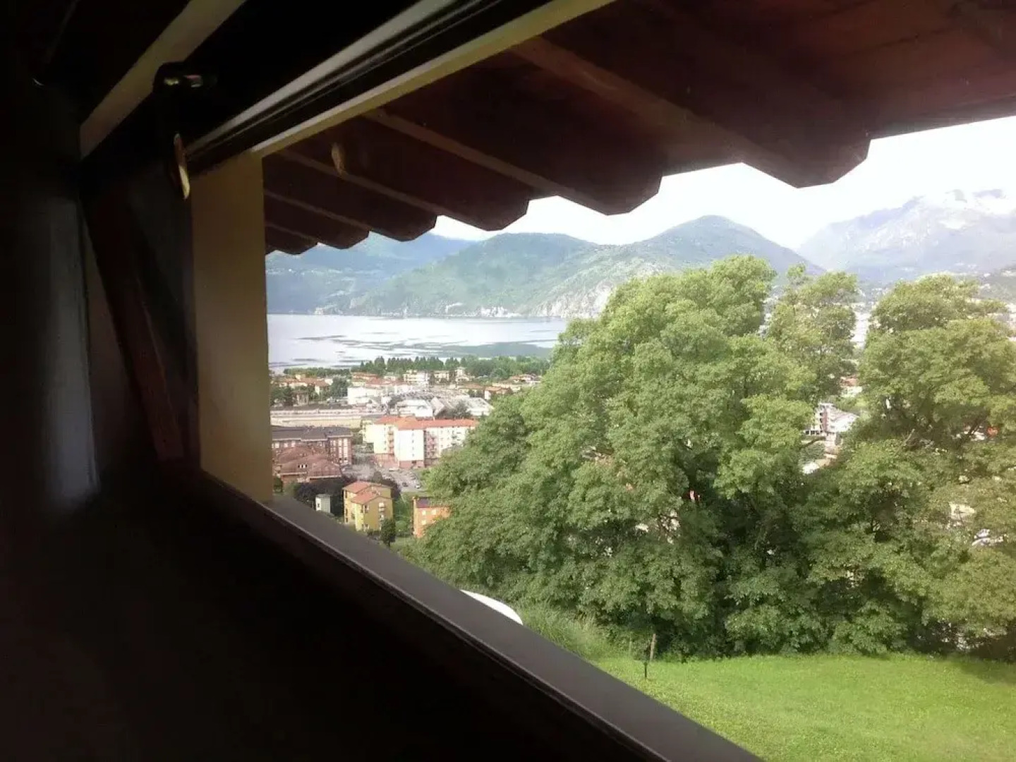 Flat by Lake Iseo With Mountain Views