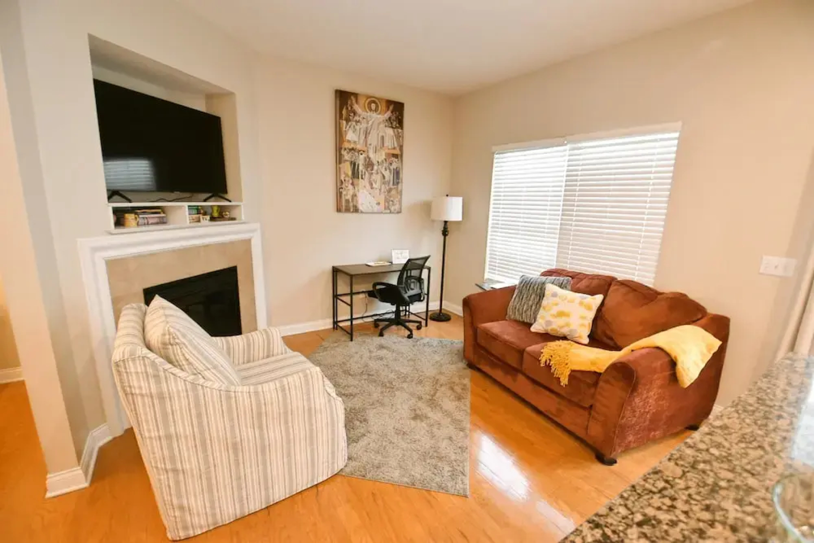Walk to Notre Dame Spacious 3BR Townhome w Garage Family-friendly Amenities 123p