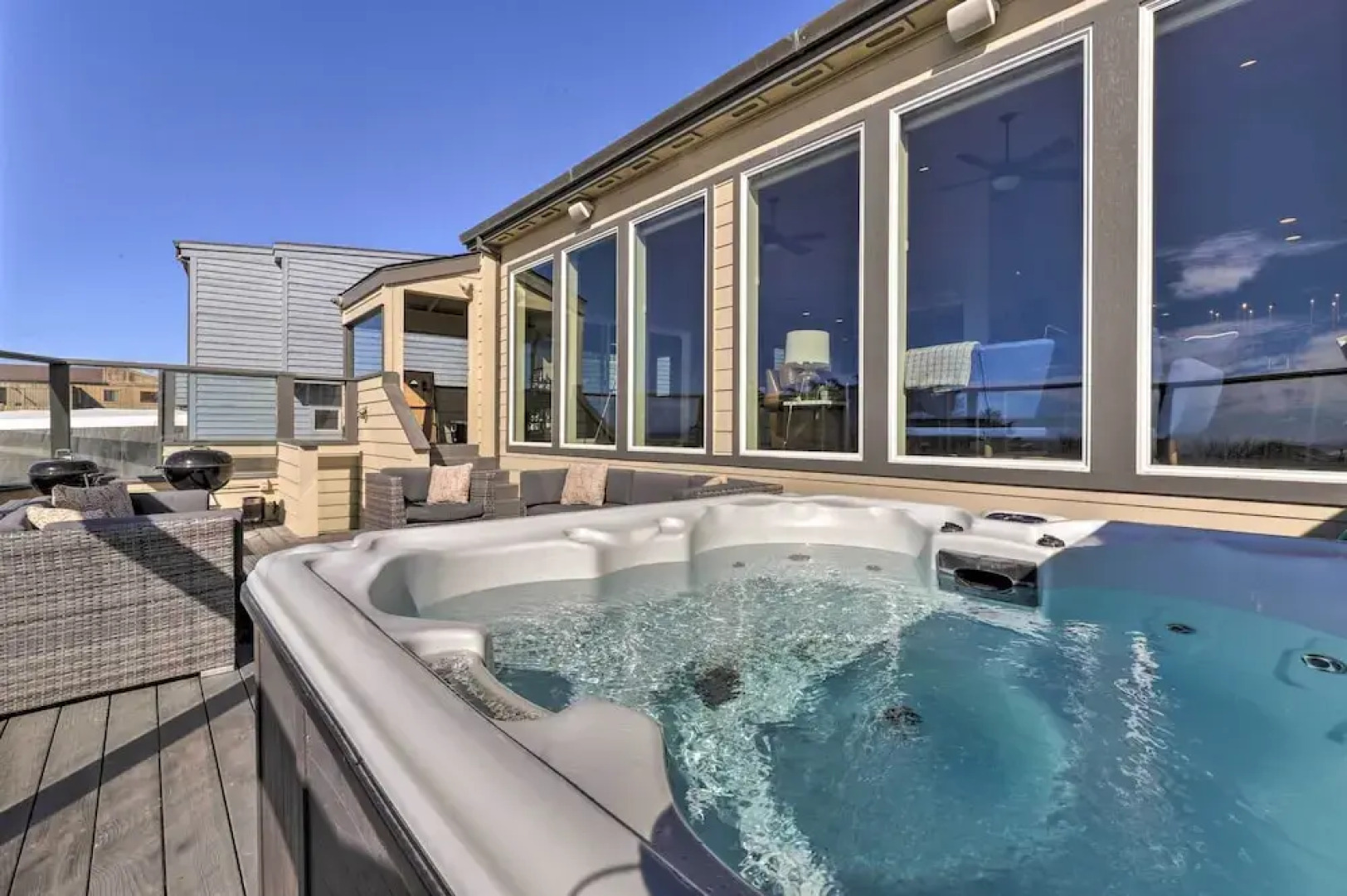 Remodeled Home w/ Spa & Deck: Walk to Dillon Beach