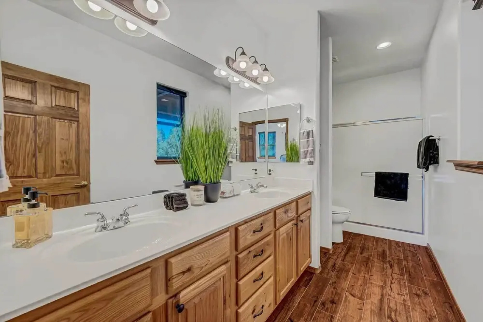 Show Low 'a-to-z Cabin' With Deck & Gas Grill!