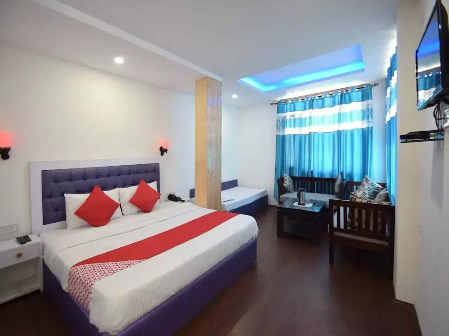 OYO Rooms Model Town