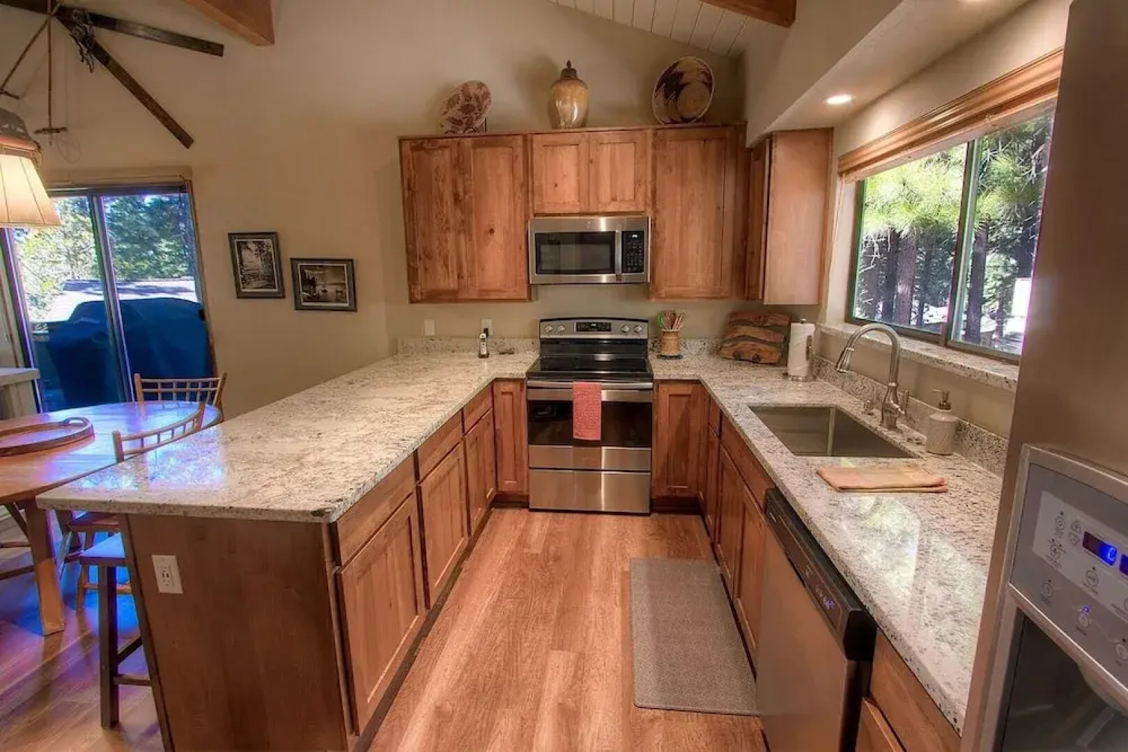 Cozy Bear Lodge 3 Bedroom Home by RedAwning