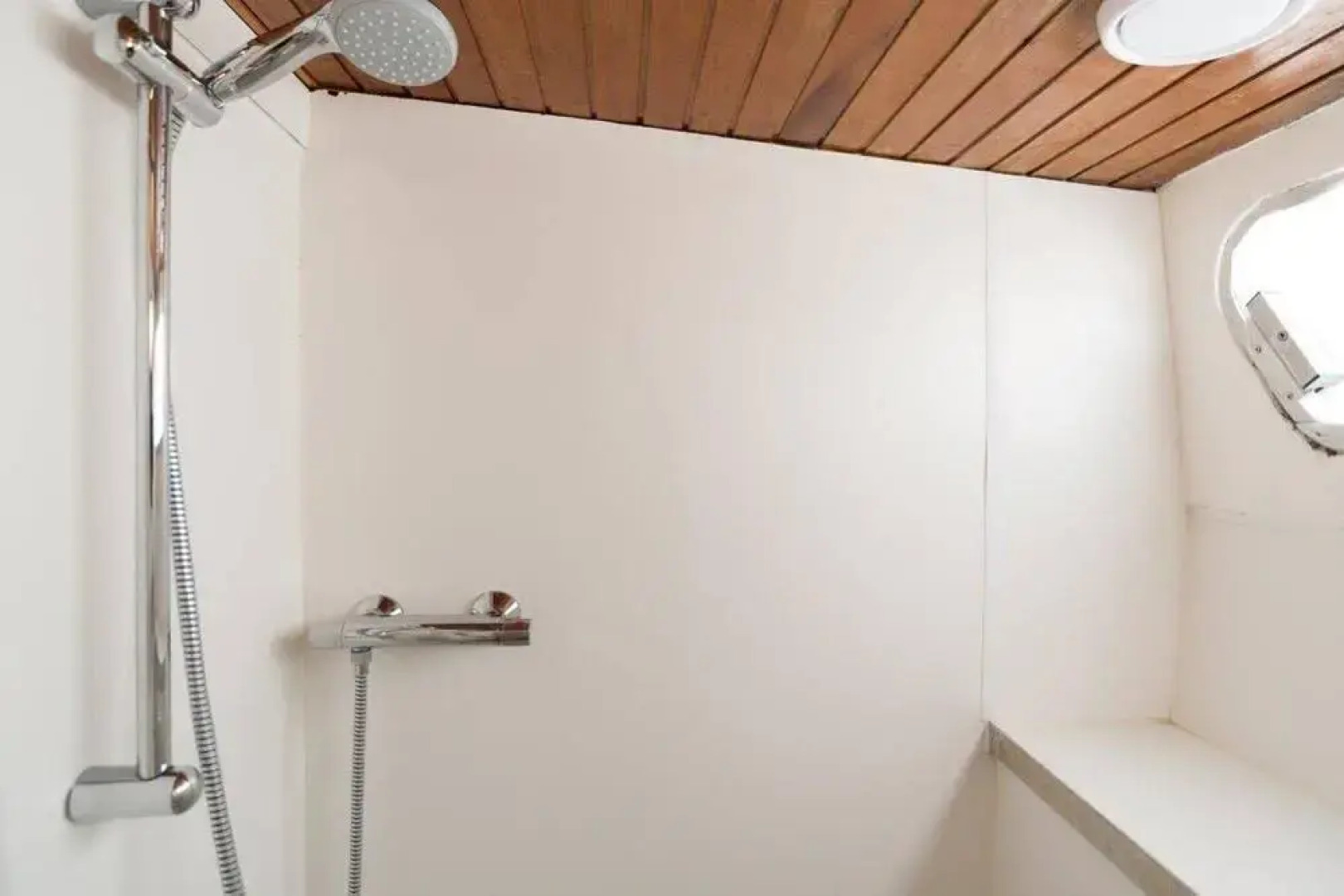 Authentic Houseboats Amsterdam