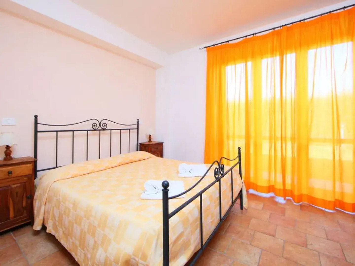 House Oak Pitigliano 16711