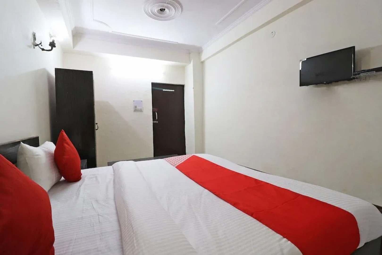 Oyo 48484 N H Plaza Lodge And Farm House