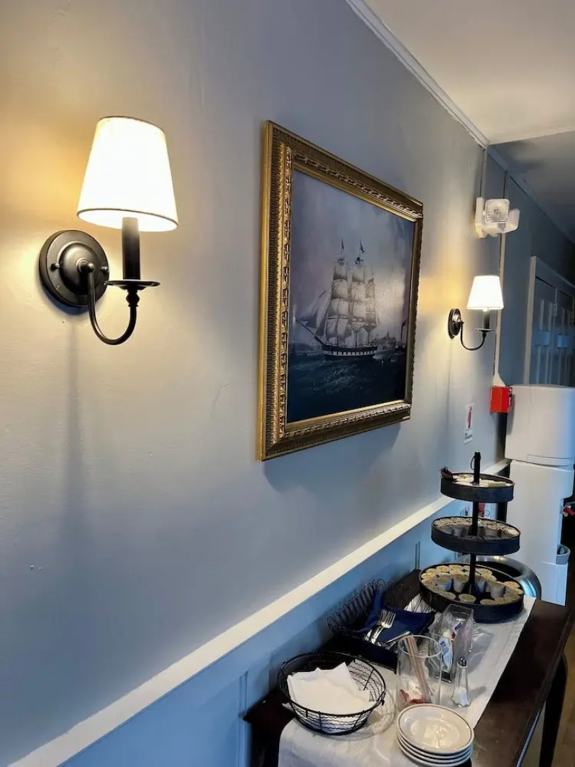 Valcour Inn & Boathouse