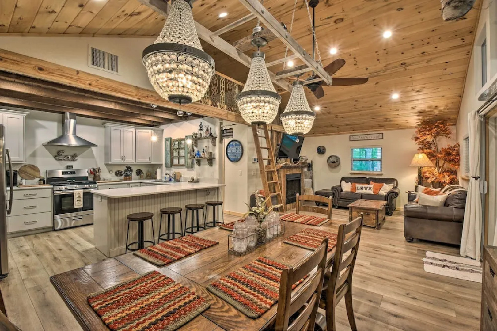 Hiawassee Getaway w/ Hot Tub, Deck & Lake Access!