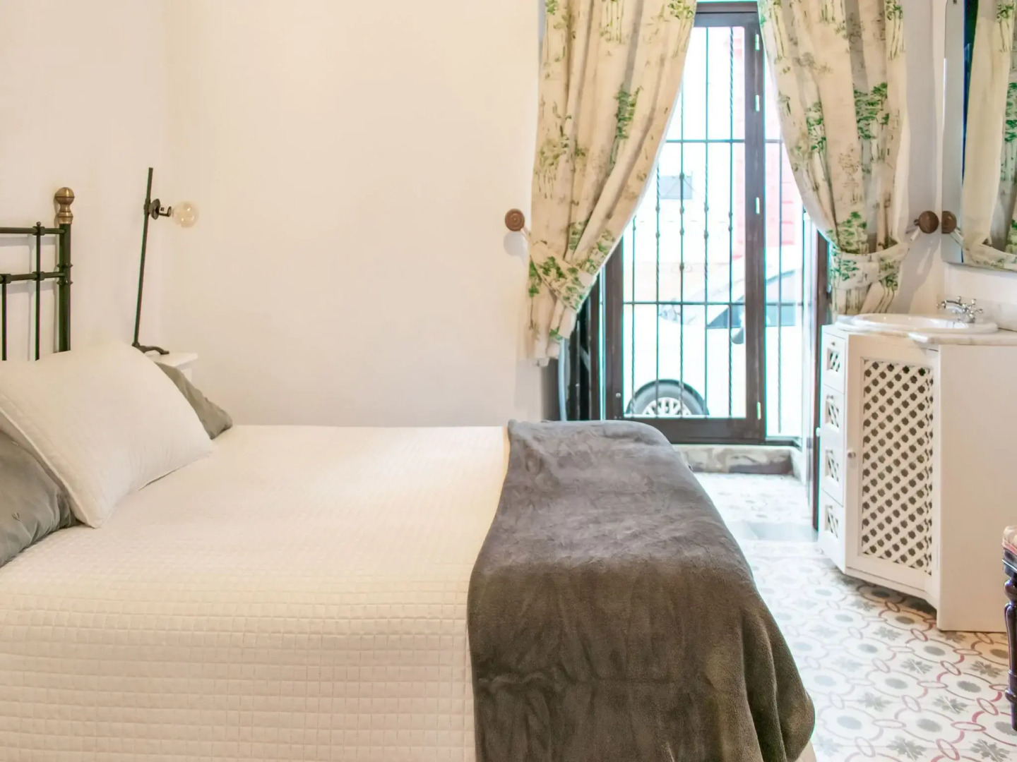 Charming Holiday Home in Fuentes de Andalucía With Pool