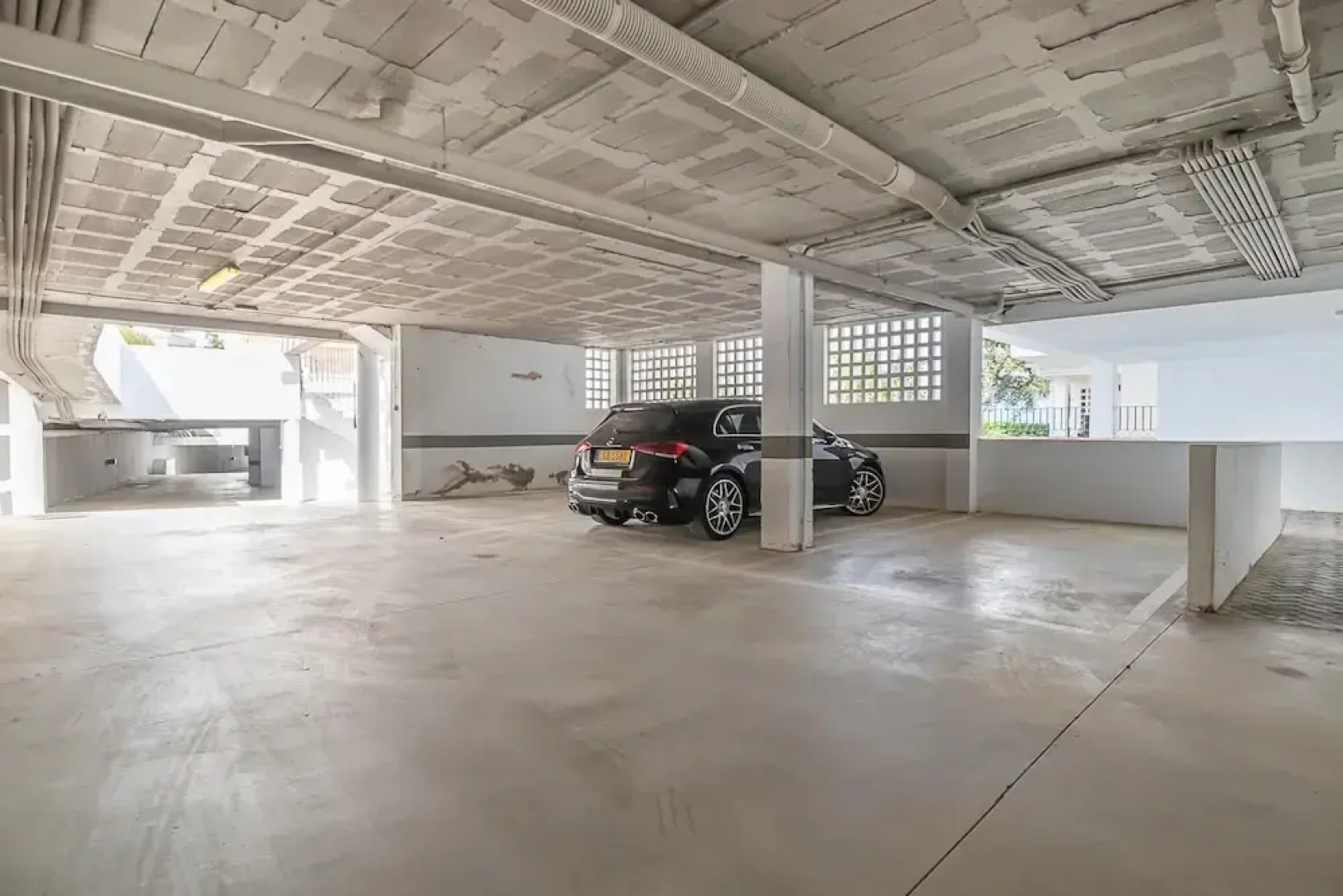 Apt Mairena Forest sea View & Pool