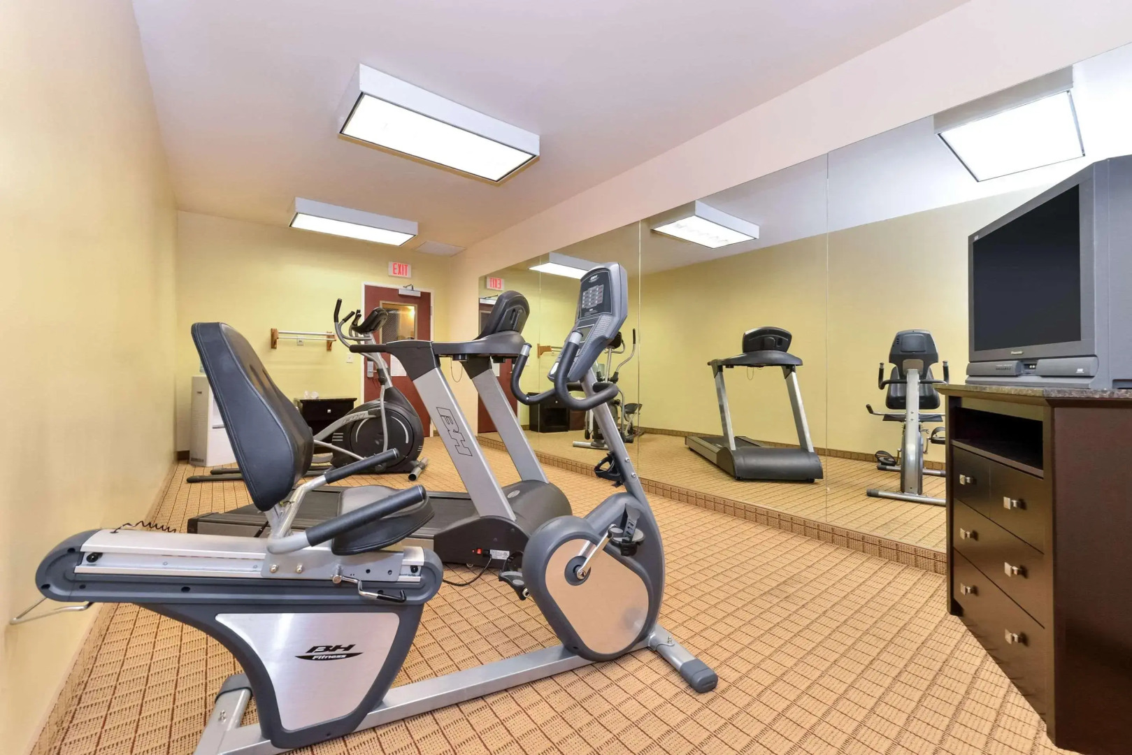 Express Inn & Suites