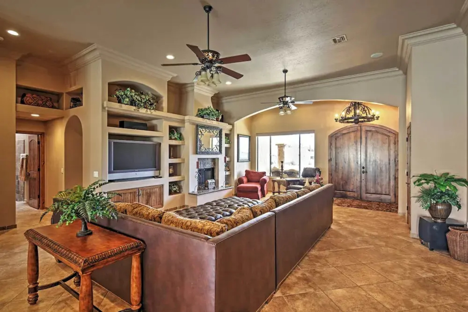 < 2 Mi to Lake Havasu: Spacious Home w/ Patio!