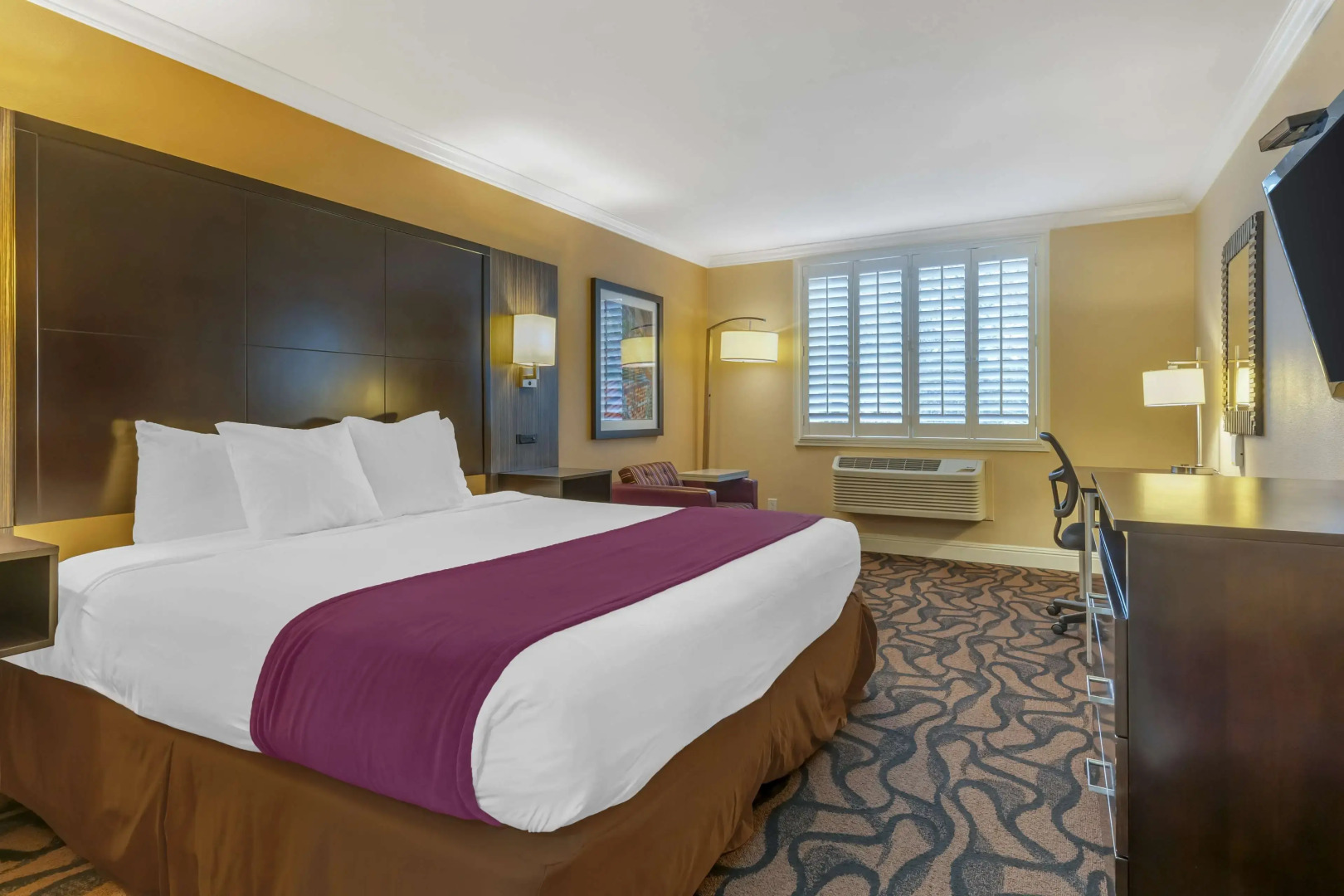 Best Western Plus Airport Plaza